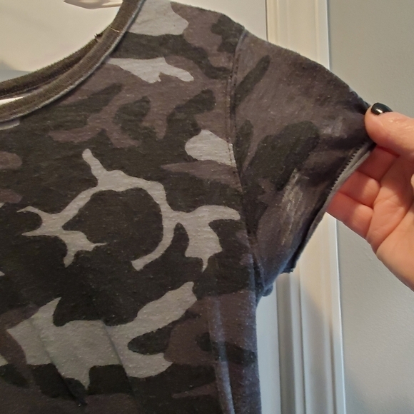 We the free. Camo tshirt. Sz small.  Short sleeve - Picture 2 of 5
